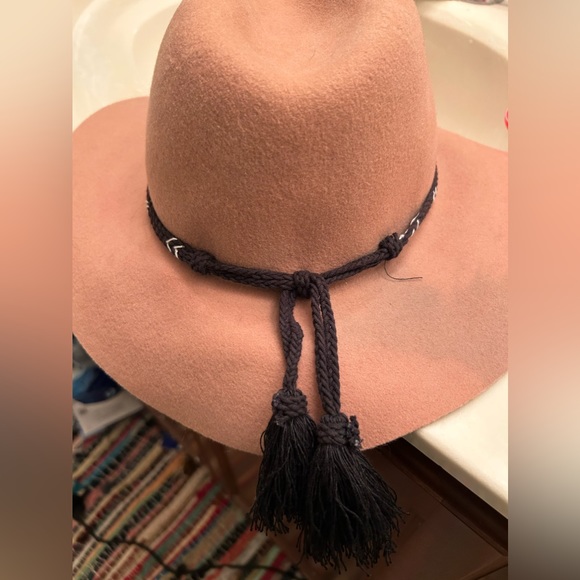 *American Eagle hat. - Picture 2 of 4